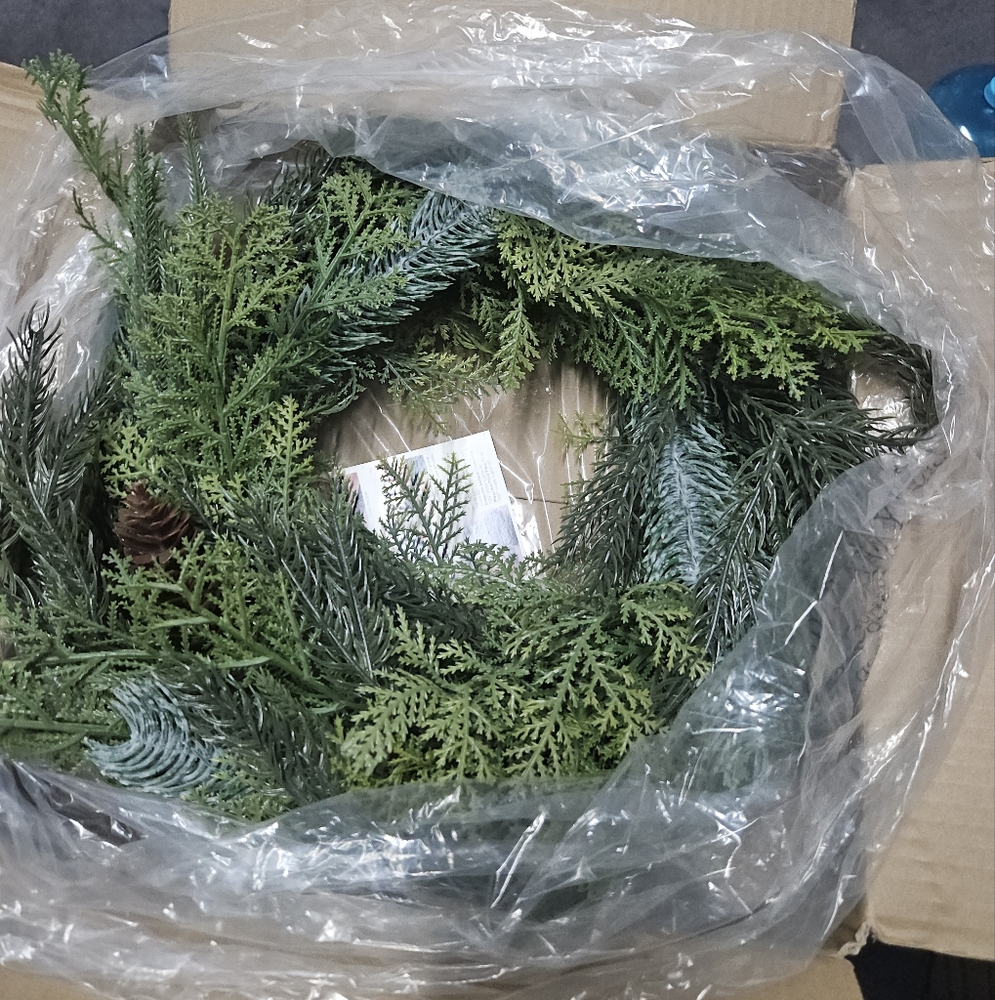 Lush Green Holiday Wreath for Festive Decor